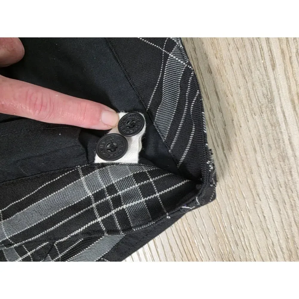Y2K Quiksilver Men’s Black/Gray Plaid Chino Shorts Flat Pockets Applied Logo 34